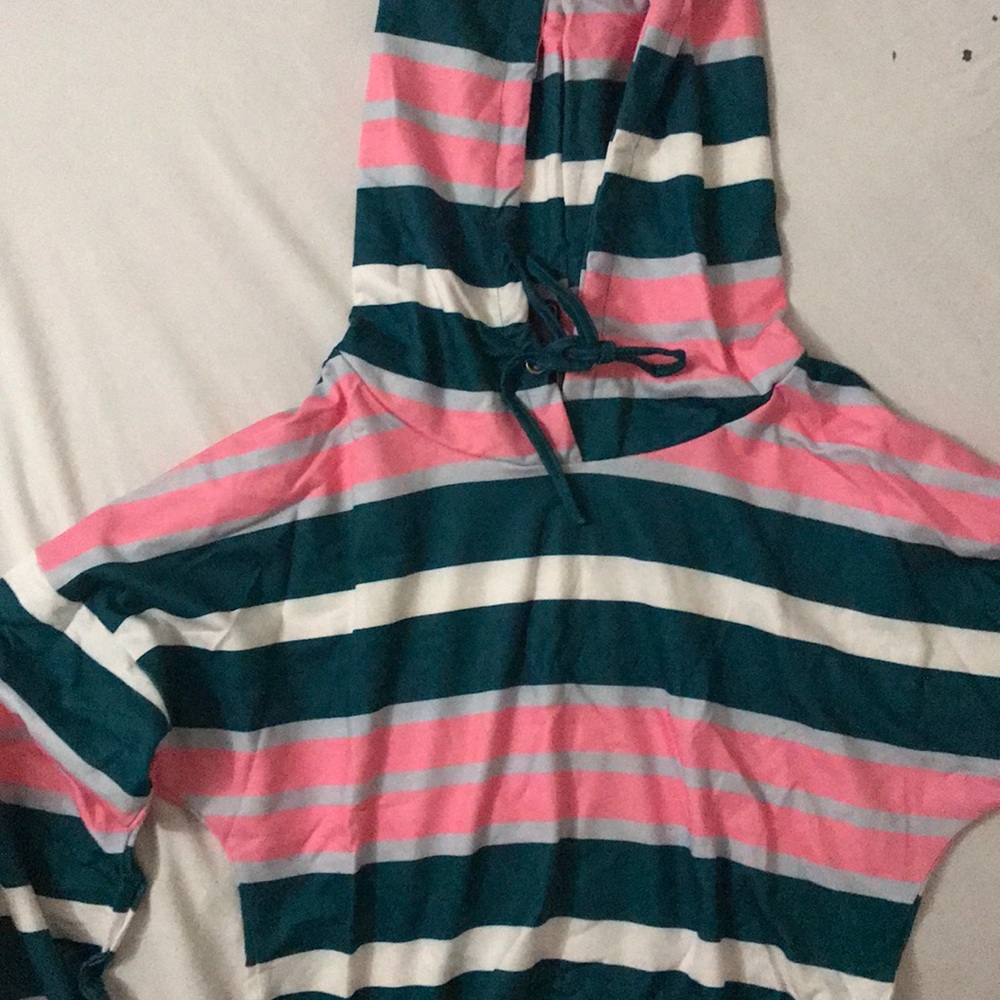 Horizontal stripped cropped hoodie